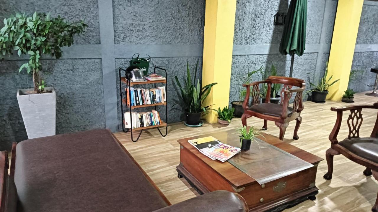 This Is It Airport Hotel And Restaurant 니곰보 외부 사진