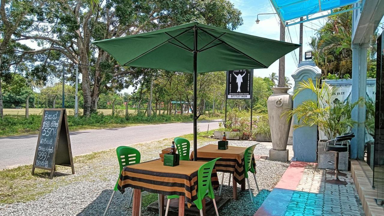This Is It Airport Hotel And Restaurant 니곰보 외부 사진