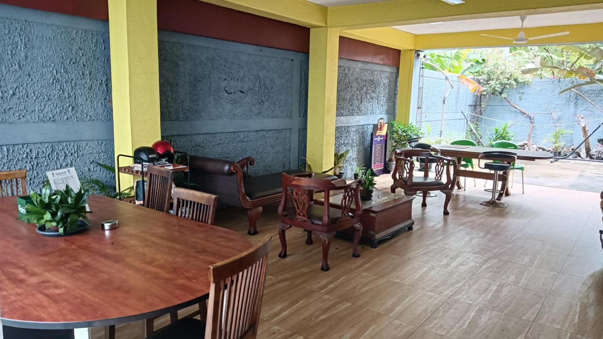 This Is It Airport Hotel And Restaurant 니곰보 외부 사진