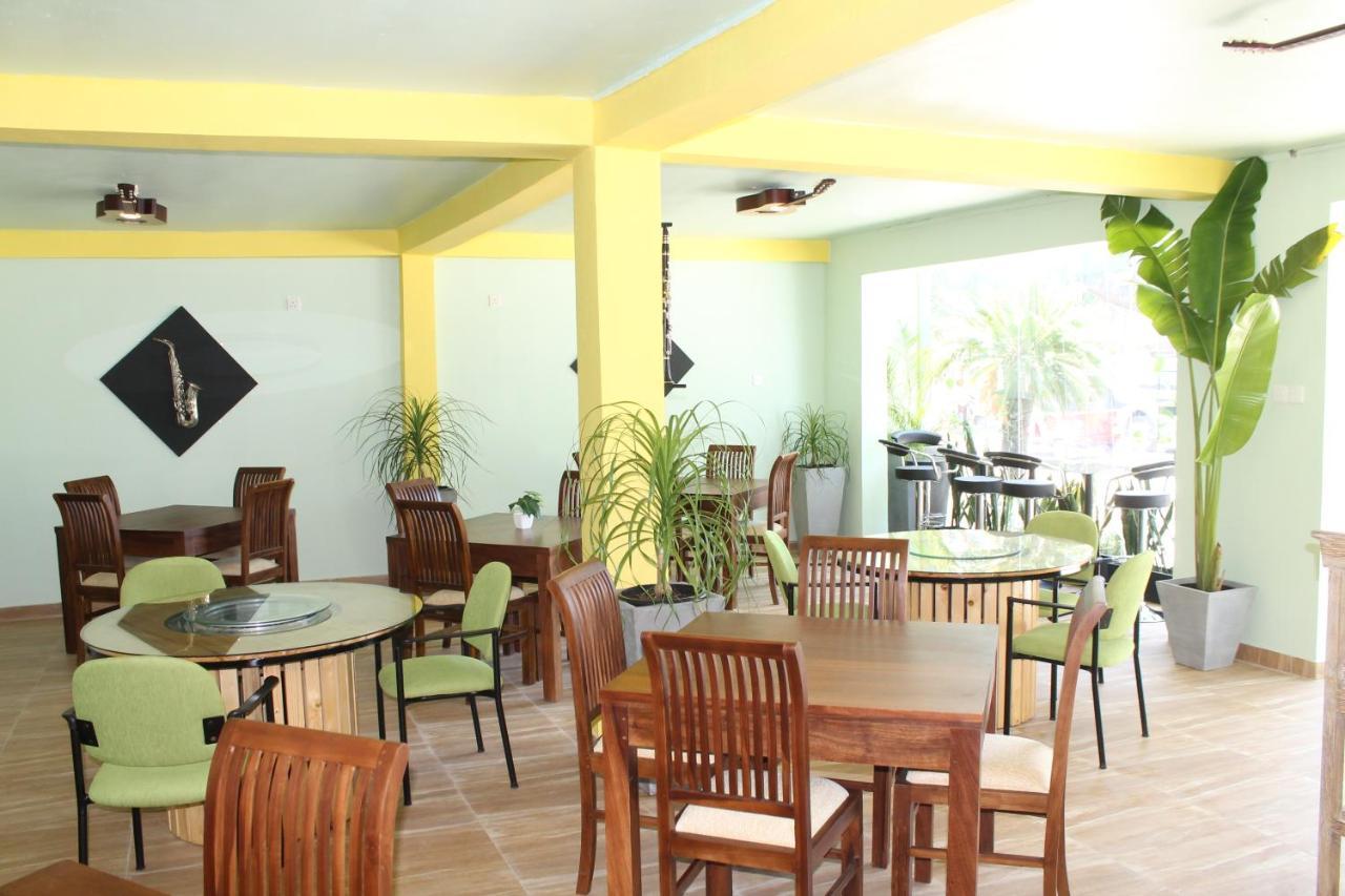 This Is It Airport Hotel And Restaurant 니곰보 외부 사진