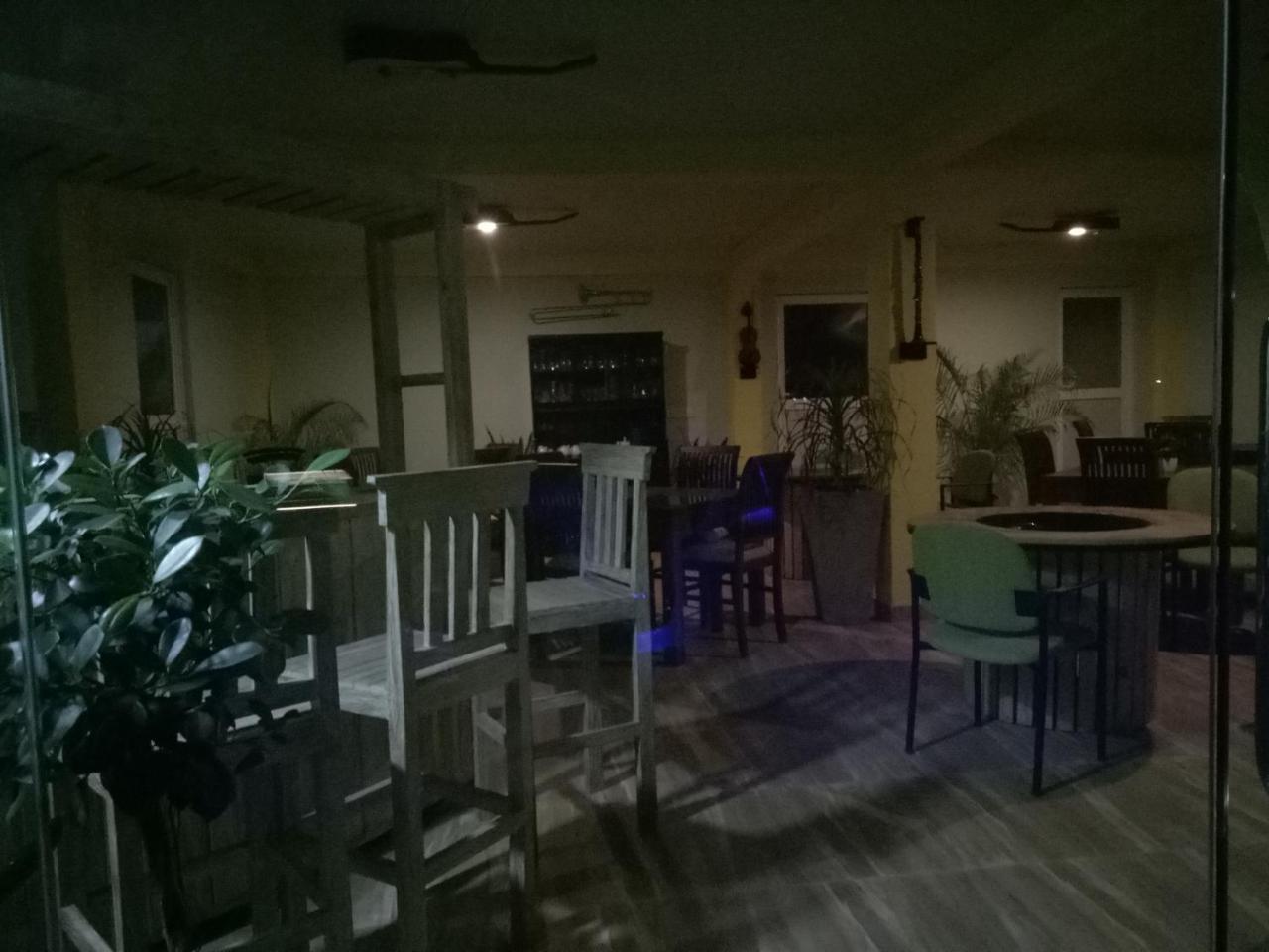 This Is It Airport Hotel And Restaurant 니곰보 외부 사진