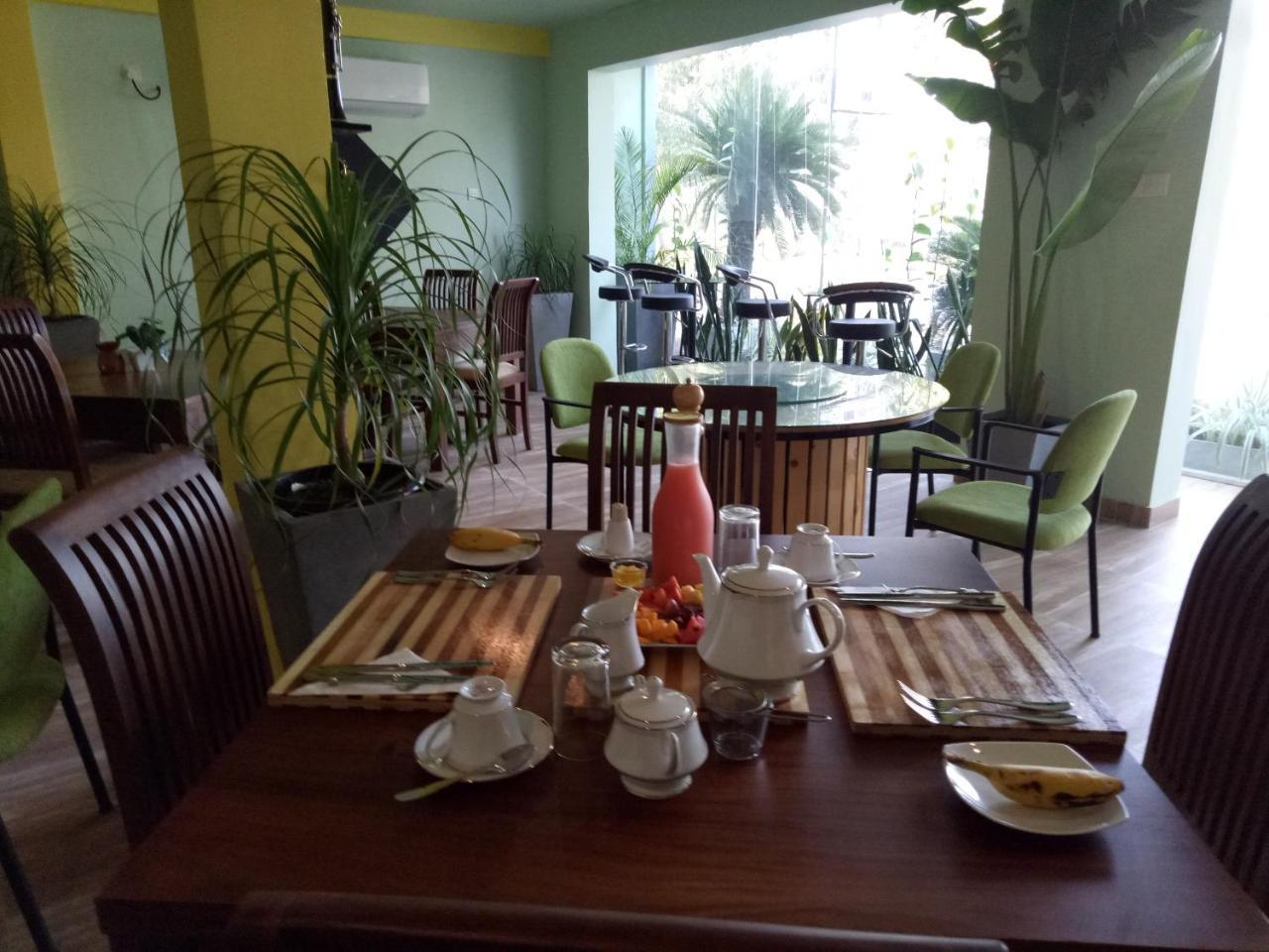 This Is It Airport Hotel And Restaurant 니곰보 외부 사진