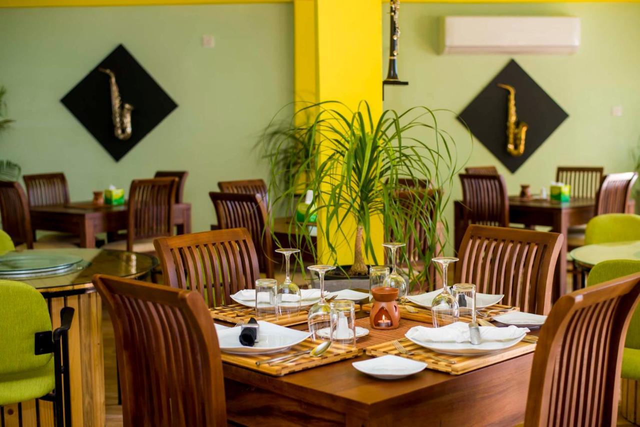 This Is It Airport Hotel And Restaurant 니곰보 외부 사진